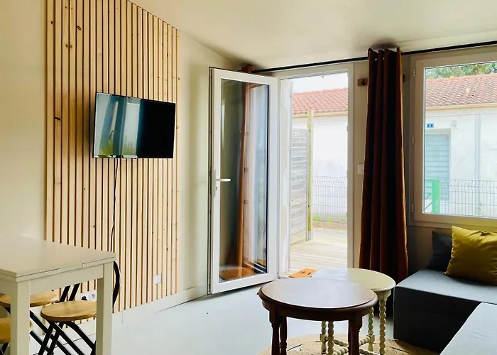 Petite Maison En Bord De *