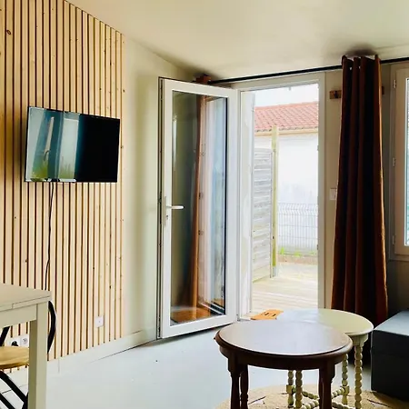 Petite Maison En Bord De *