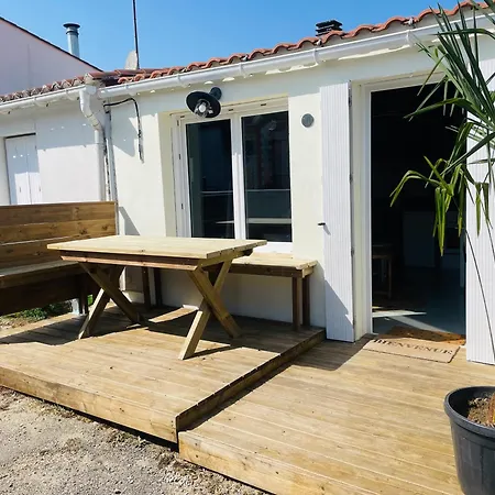 Дом отдыха Petite Maison En Bord De *