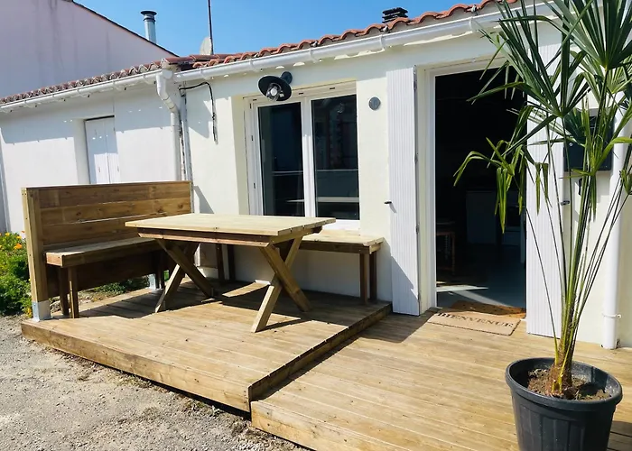 Hébergement de vacances Petite Maison En Bord De *